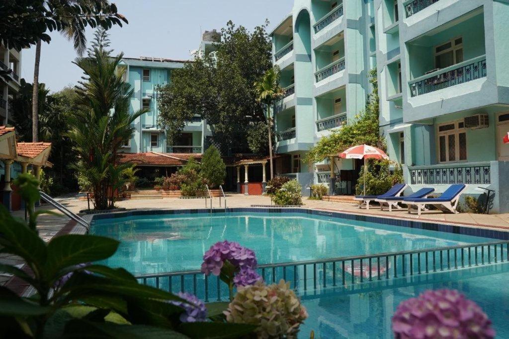 Osborne Holiday Resorts 30/33