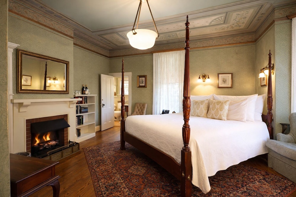 Room, King Bed, Parlor