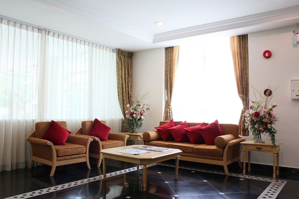 Romance Hotel Srinakarin 63/80