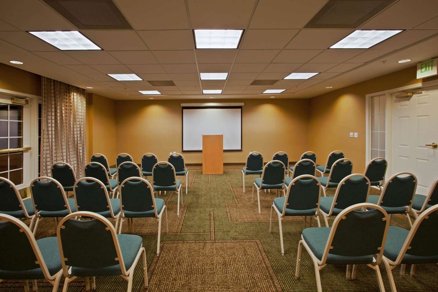 La Quinta Inn & Suites by Wyndham USF (Near Busch Gardens) 39/54