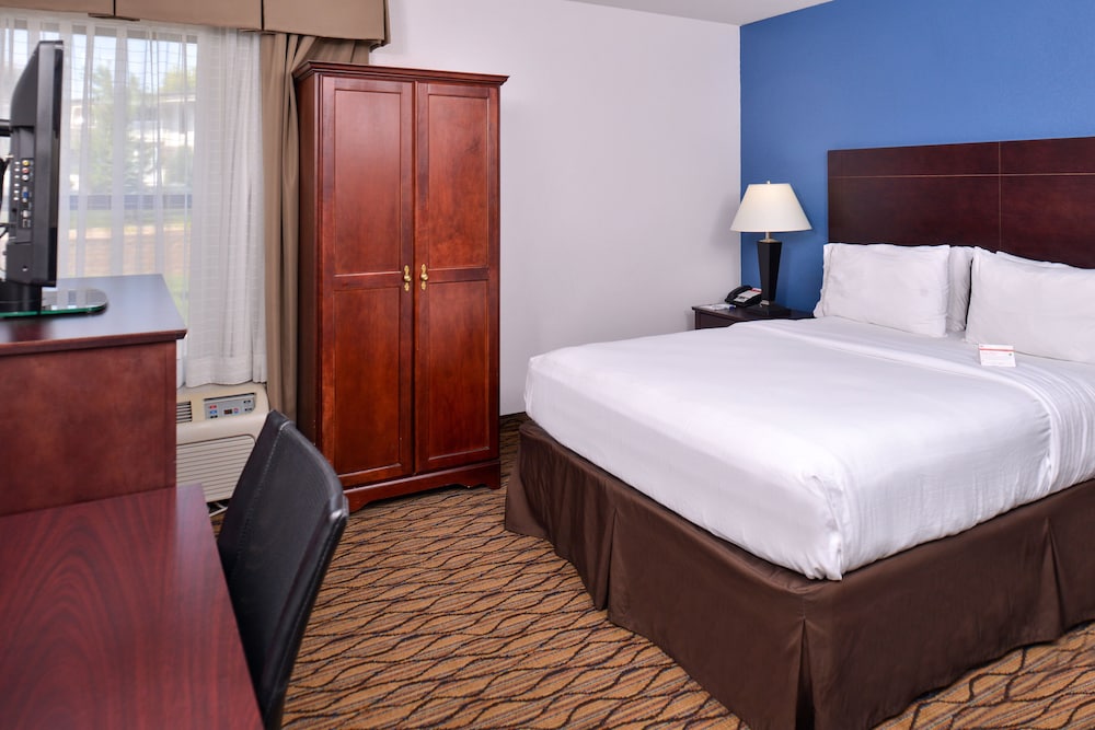 Holiday Inn Express & Suites Central Omaha, an IHG Hotel 12/50