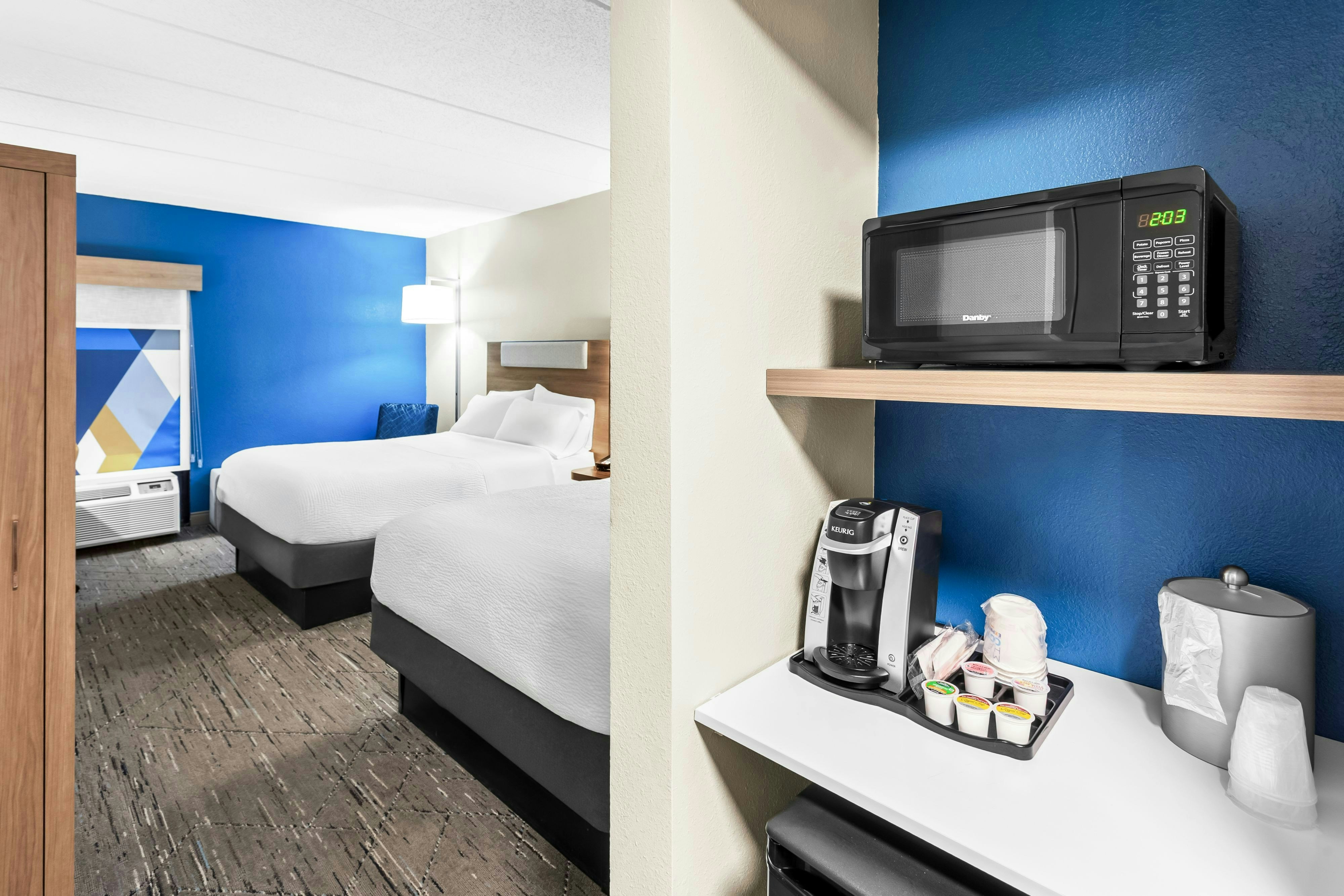 Holiday Inn Express Hotel And Suites Charleston Southridge 48/50