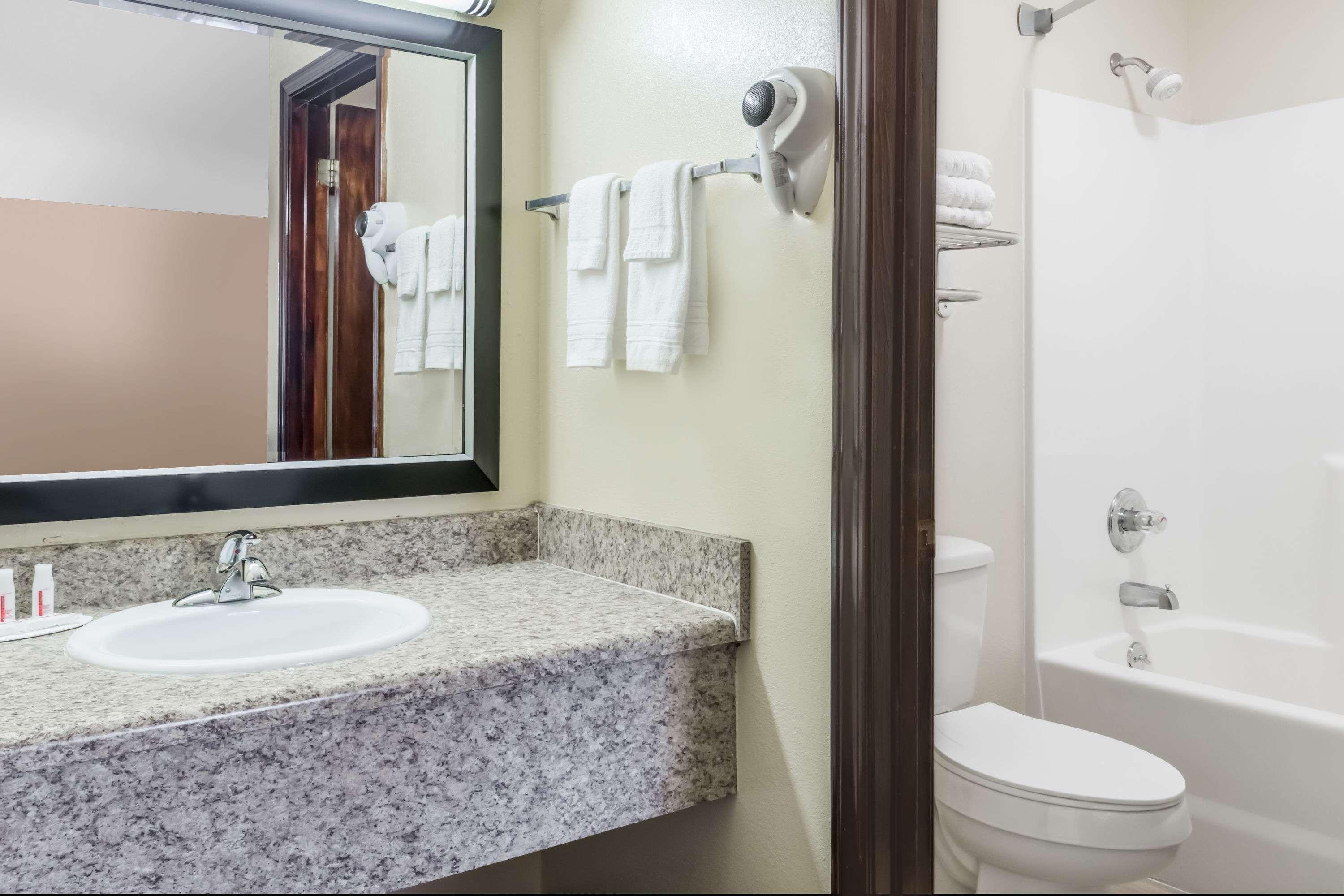 Days Inn by Wyndham Blakely 21/23
