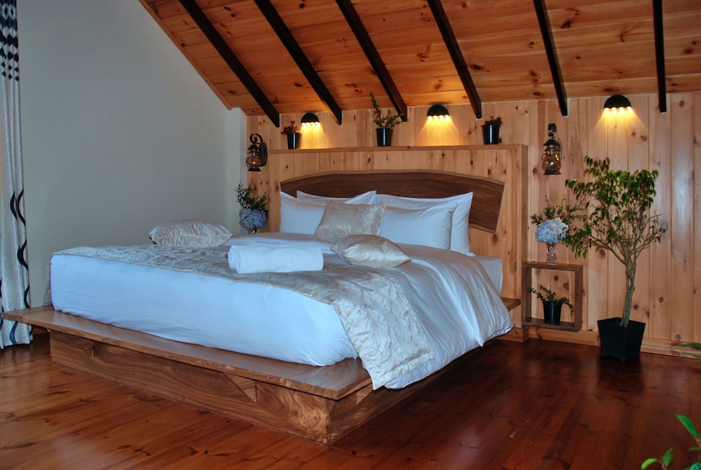 ELITE, KING BED, BALCONY