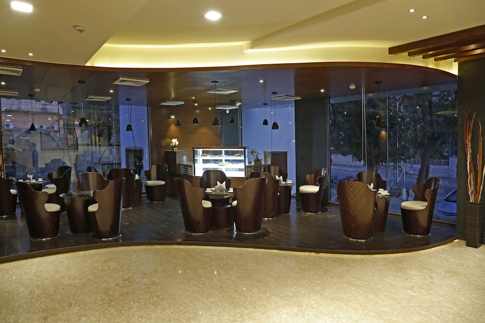 Hotel Ln Courtyard 35/45