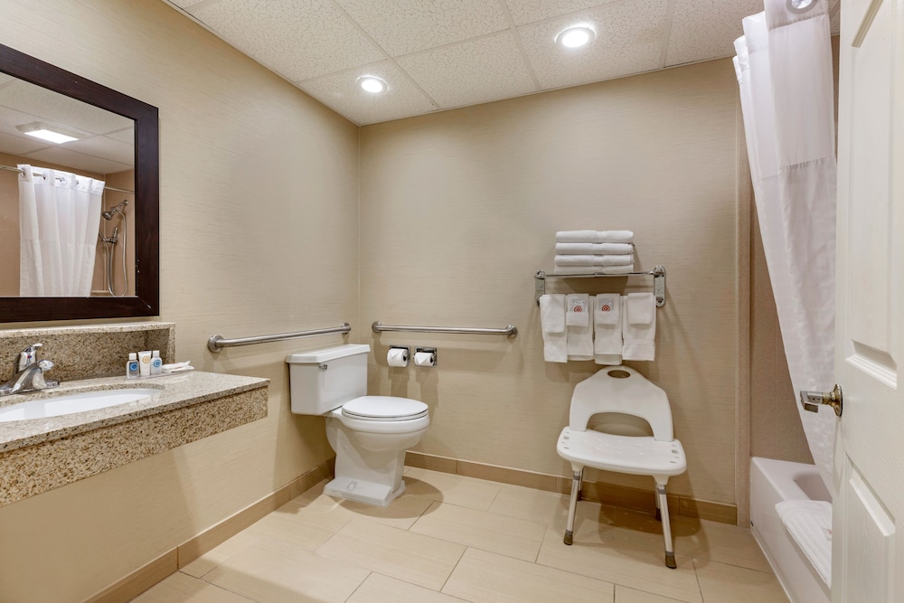 Comfort Inn Auburn-Worcester 8/46