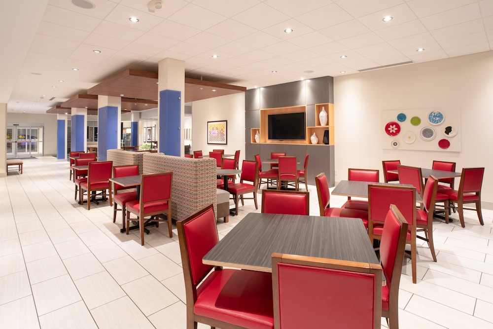 HOLIDAY INN EXPRESS & SUITES STERLING 45/56
