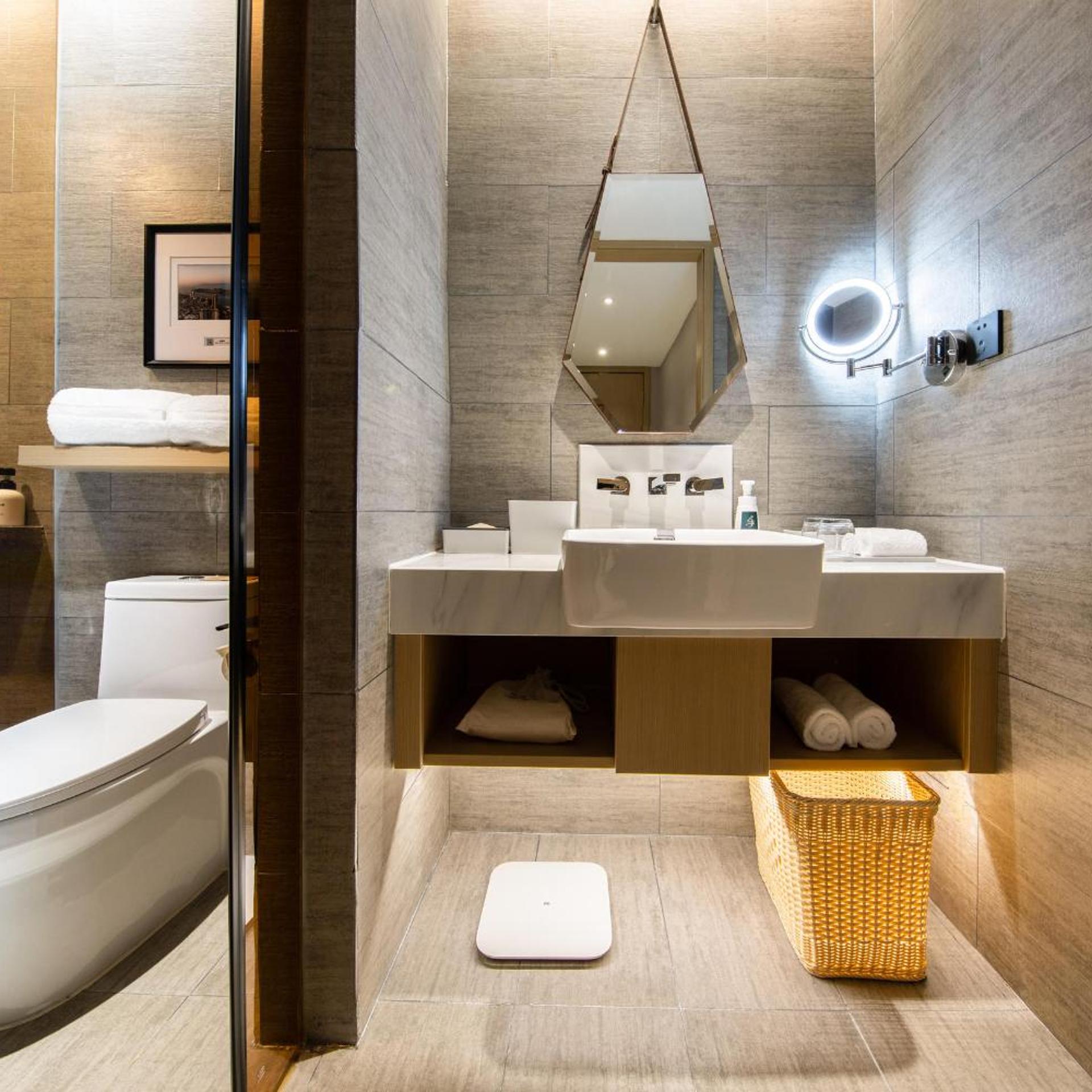 Atour Hotel (Xiamen Jimei Lake Business Center) 51/55