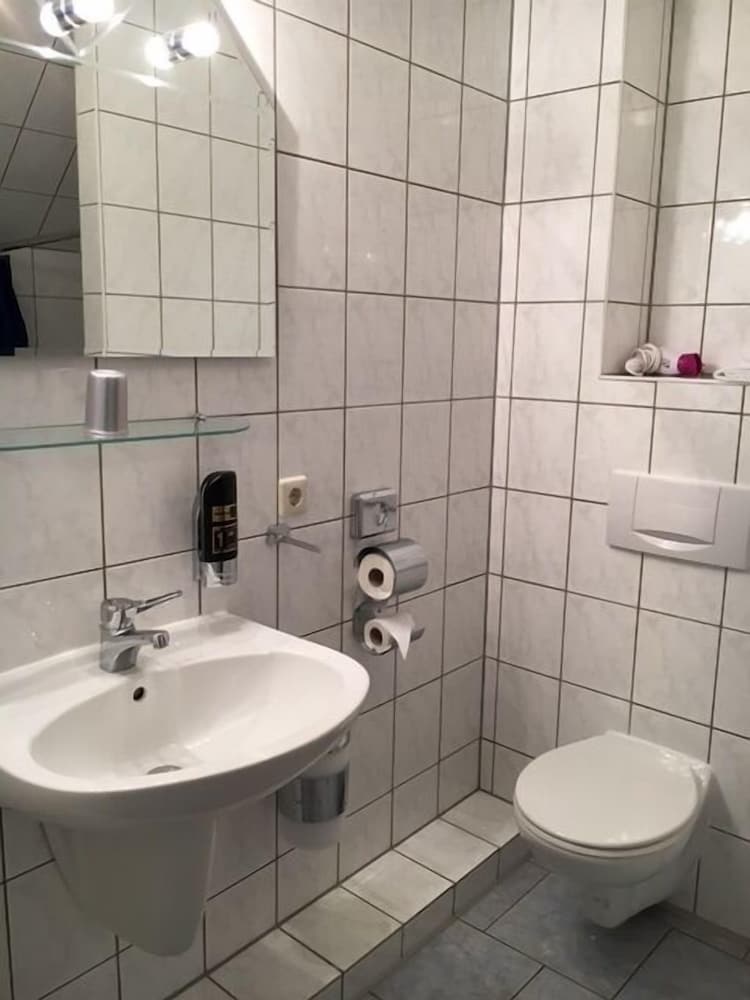 Erbenholz Hotel and Restaurant 36/40
