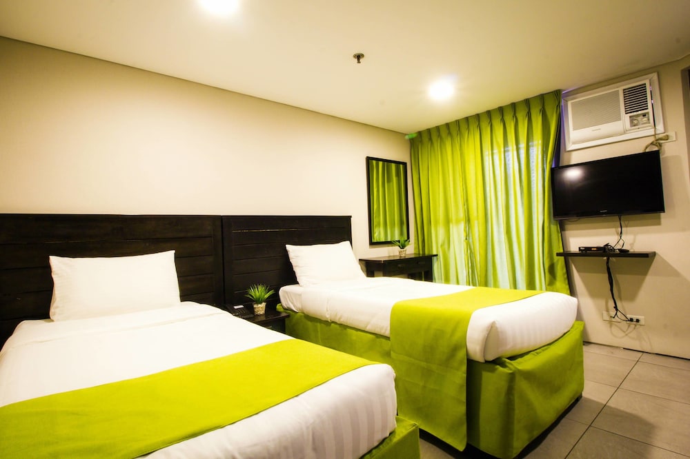 DELUXE, TRIPLE, TWIN BEDS