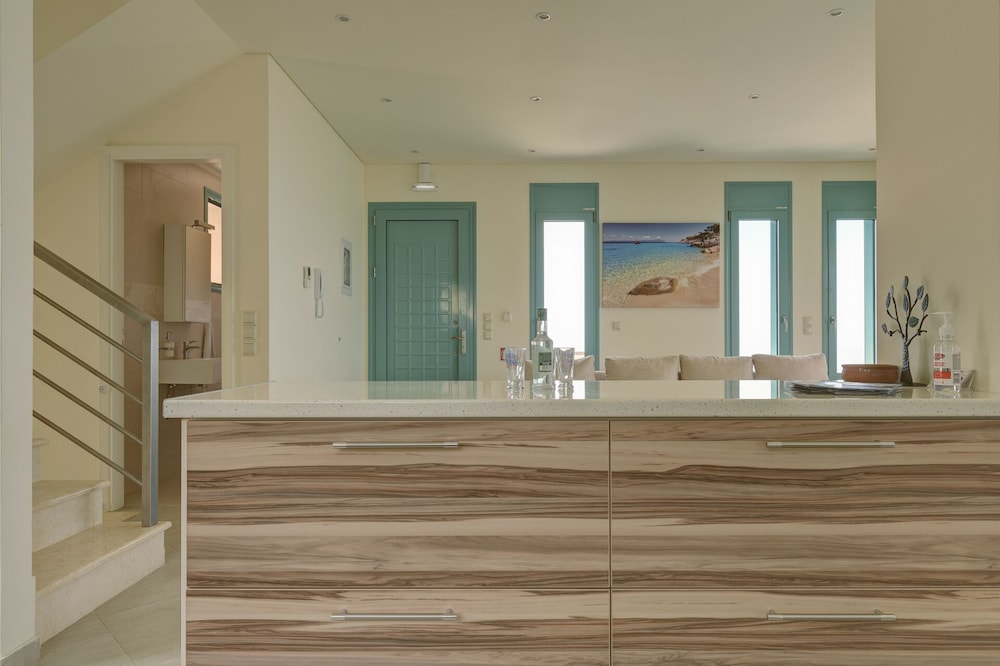 Ouzo Villas 6/50