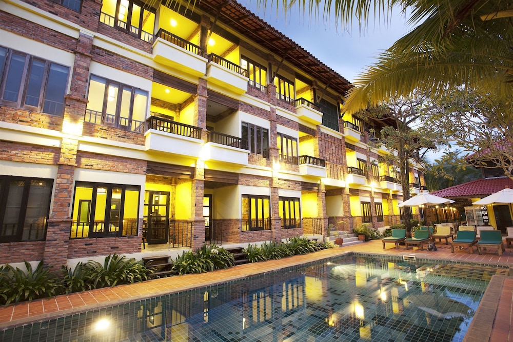 Motive Cottage Resort 6/65