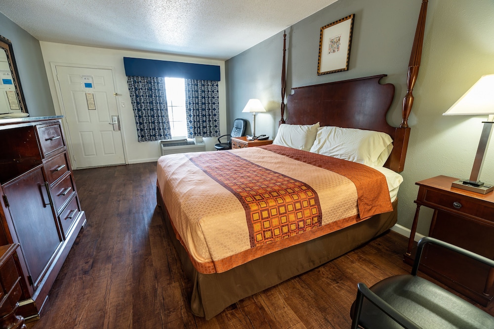 Americas Best Value Inn & Suites - Russellville 22/32