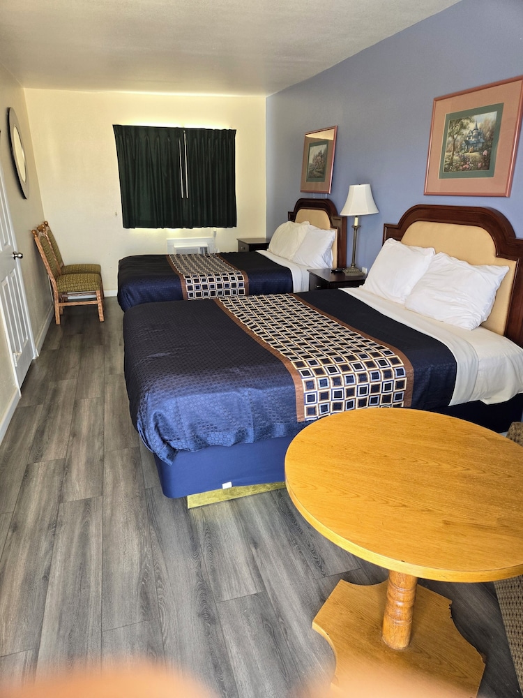 جناح بسرير كينج وسريرين مزدوجين، Rodeway Inn & Suites Blythe I-10, CA 6/18