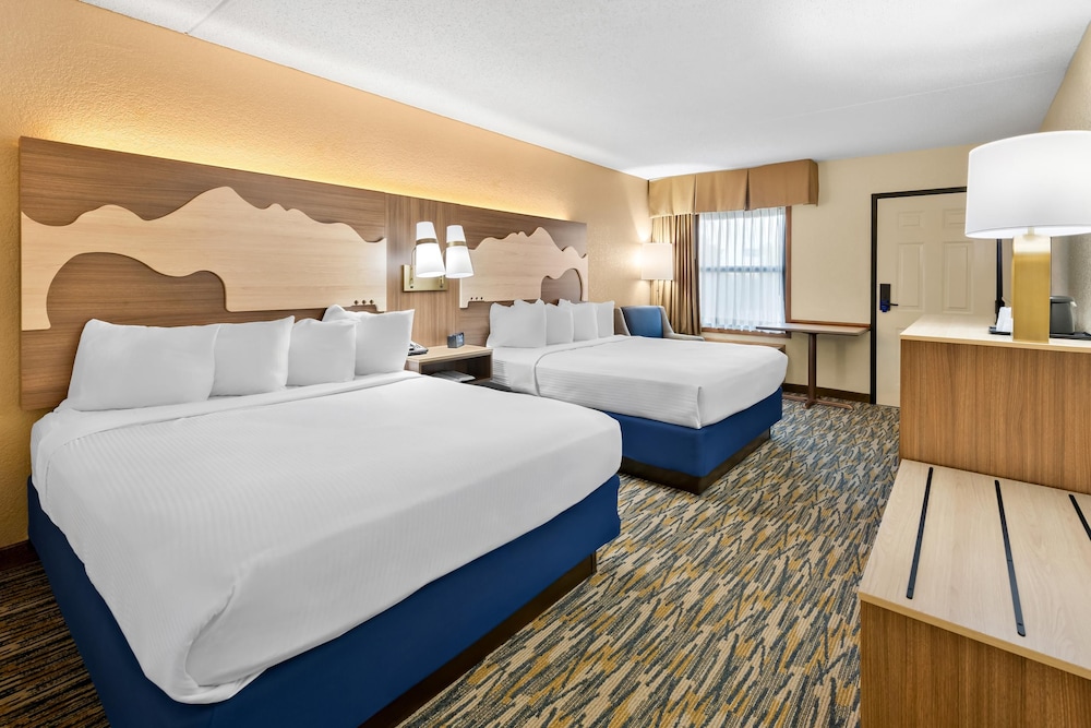 غرفة قياسية بسريرين كوين، Best Western Center Pointe Inn 3/7