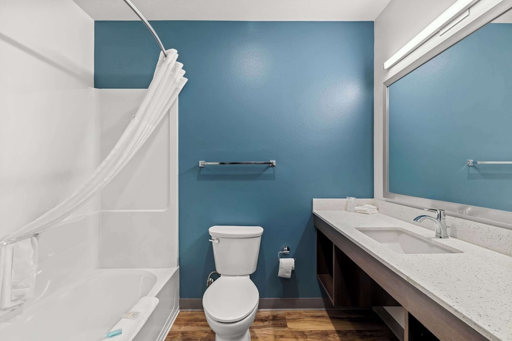 WoodSpring Suites Corona 19/23