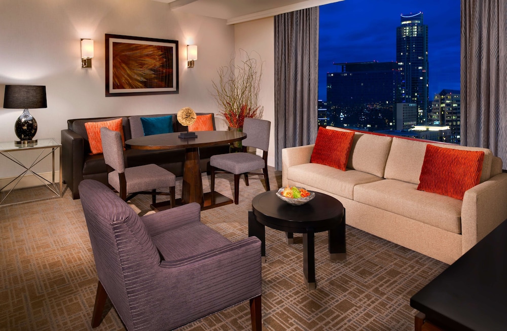 Hilton Austin 32/57