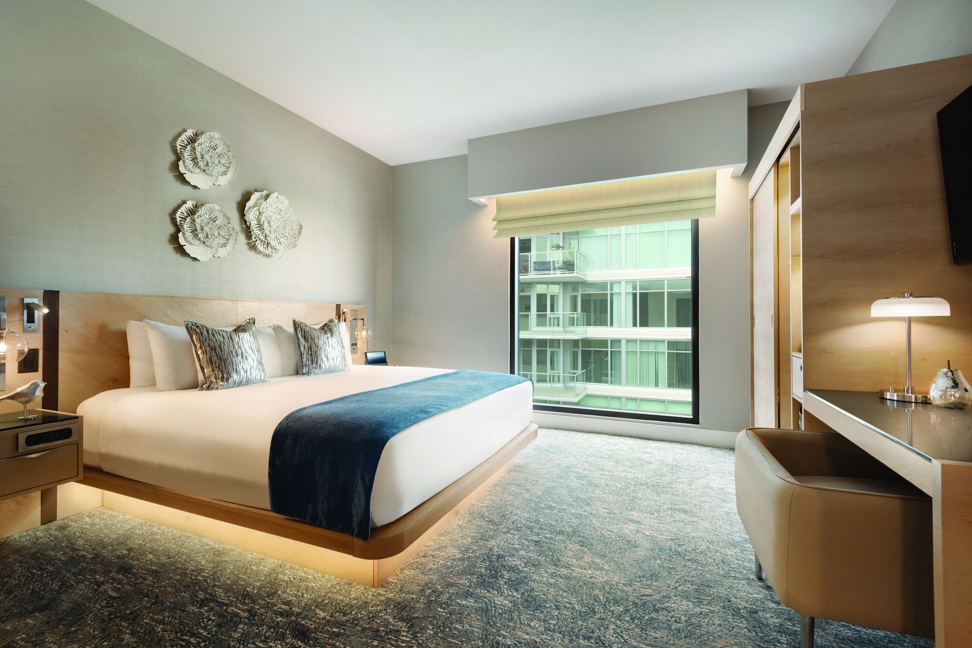 DELUXE, QUEEN BED