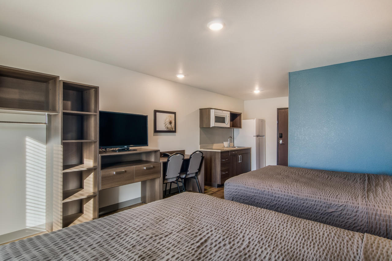 WoodSpring Suites Minot 25/28