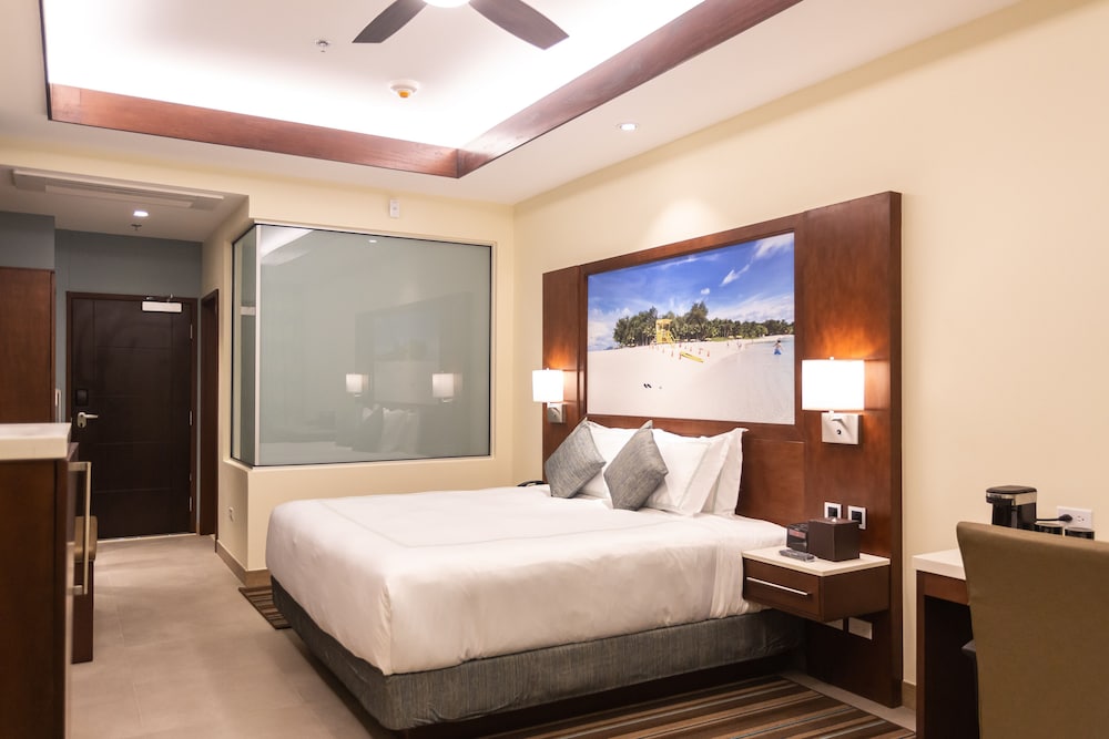 Surfrider Resort Hotel 15/79