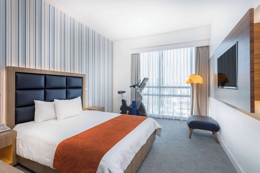 Fitness, Queen Bed