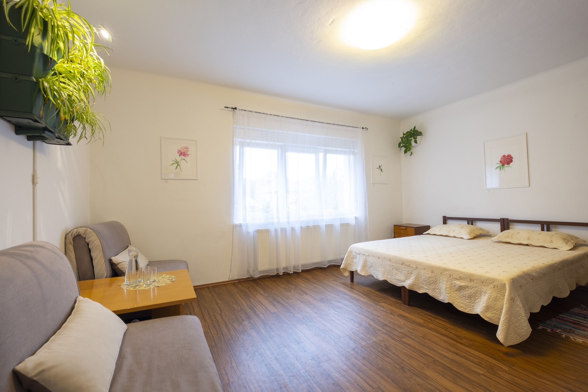 ROOM, QUADRUPLE, SHARED BATHROOM