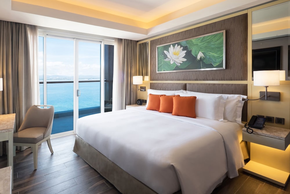 Dusit, Club, King Bed, Sea View