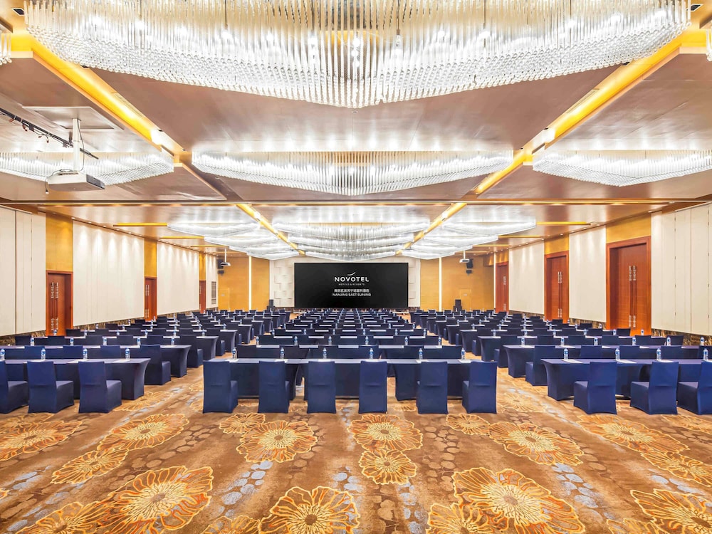 Novotel Nanjing East Suning 68/77