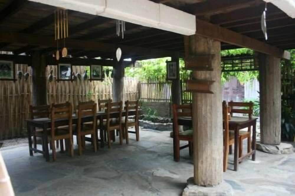 Lao Lu Lodge 75/91