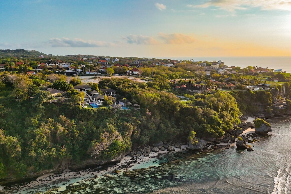 Suluban Cliff Bali Villa 43/50
