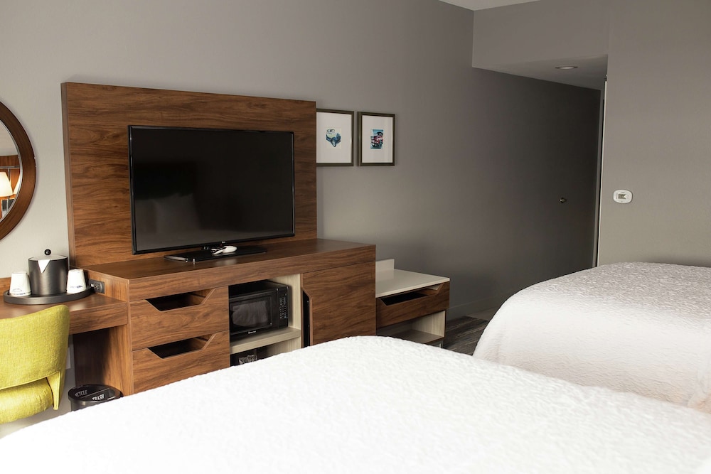 Hampton Inn and Suites Dundee 16/55