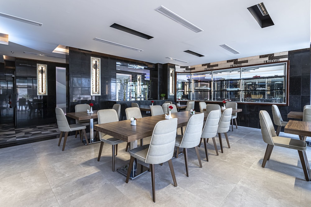 Y Platinum Hotel 38/43
