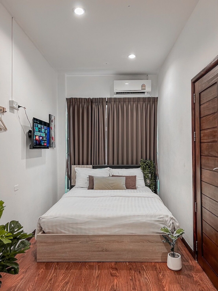 BASIC, QUEEN BED