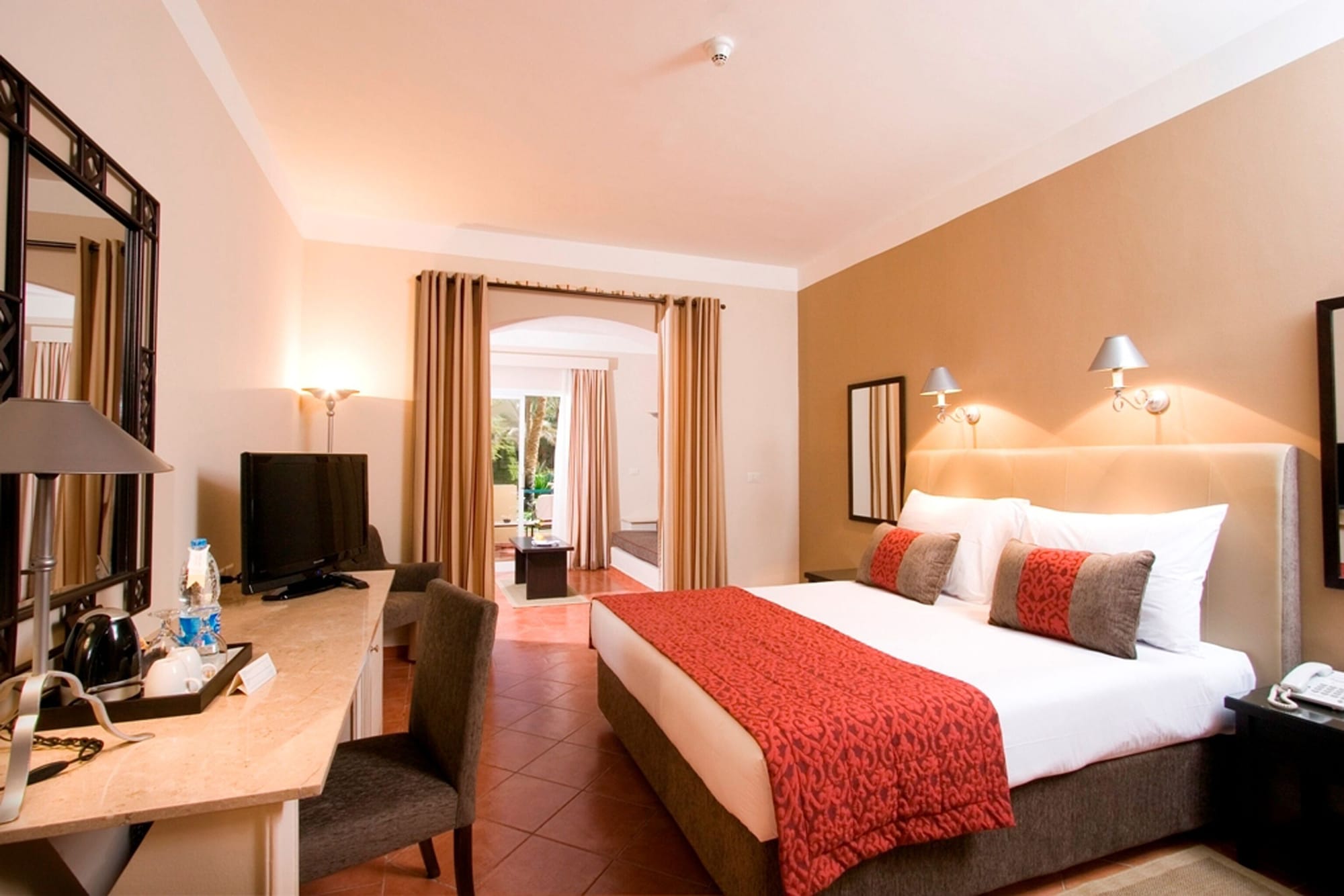 DELUXE, FAMILY, TWIN BEDS, PATIO