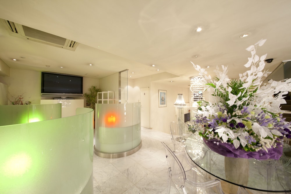 V Hotel - Adults Only 5/50