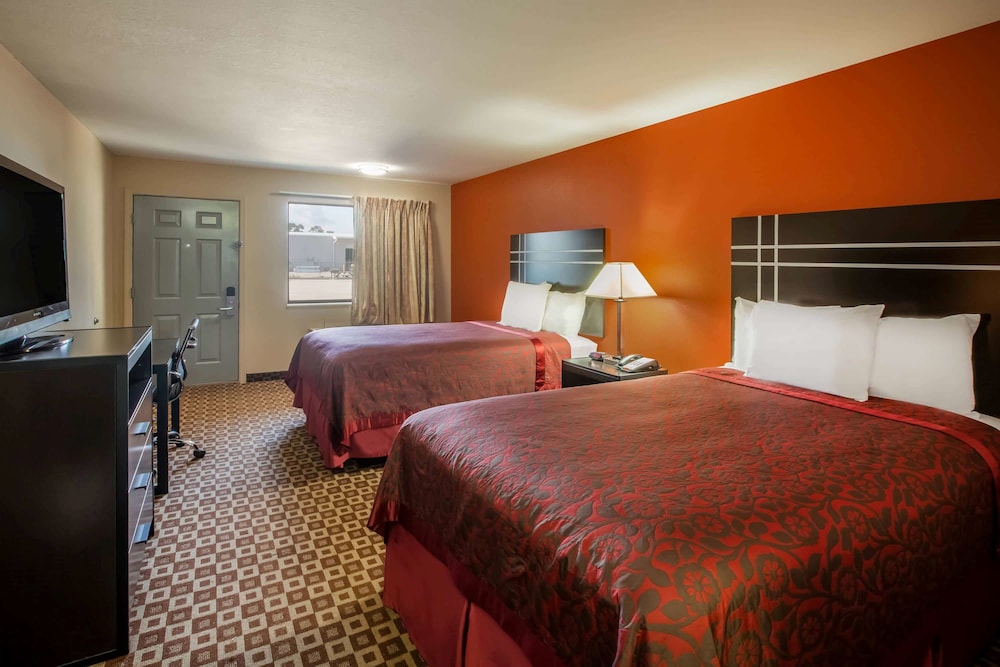 Days Inn by Wyndham Sulphur LA 24/58