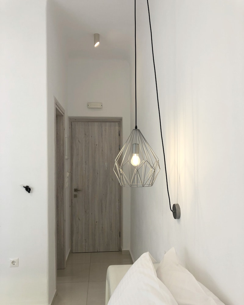 Studios Taki's Place 8/60