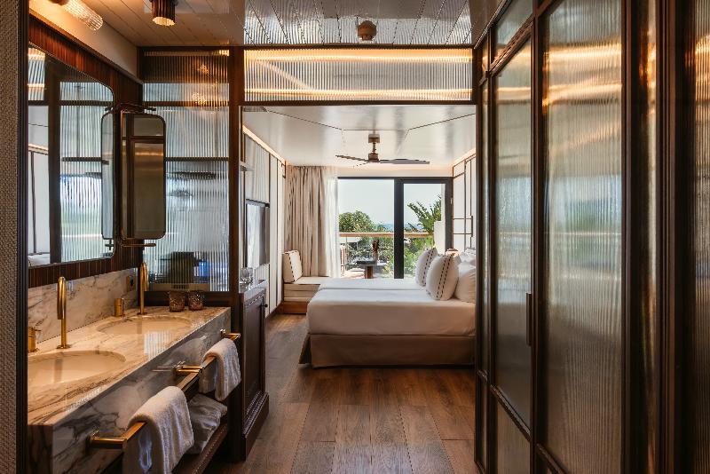 Swim Up, Deluxe, Double or Twin Bed