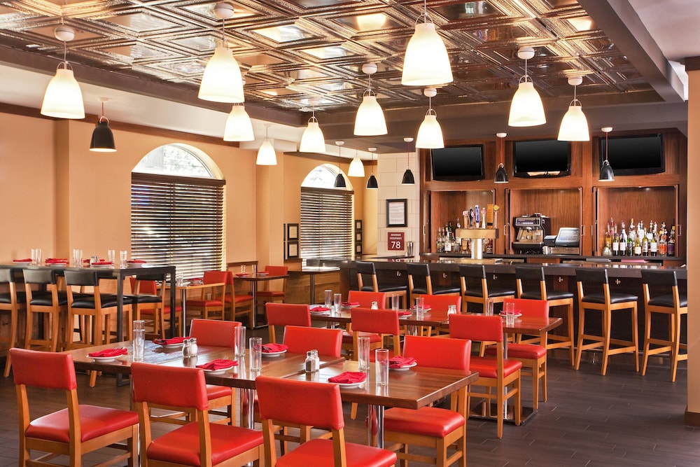 Four Points By Sheraton Louisville Airport 25/27