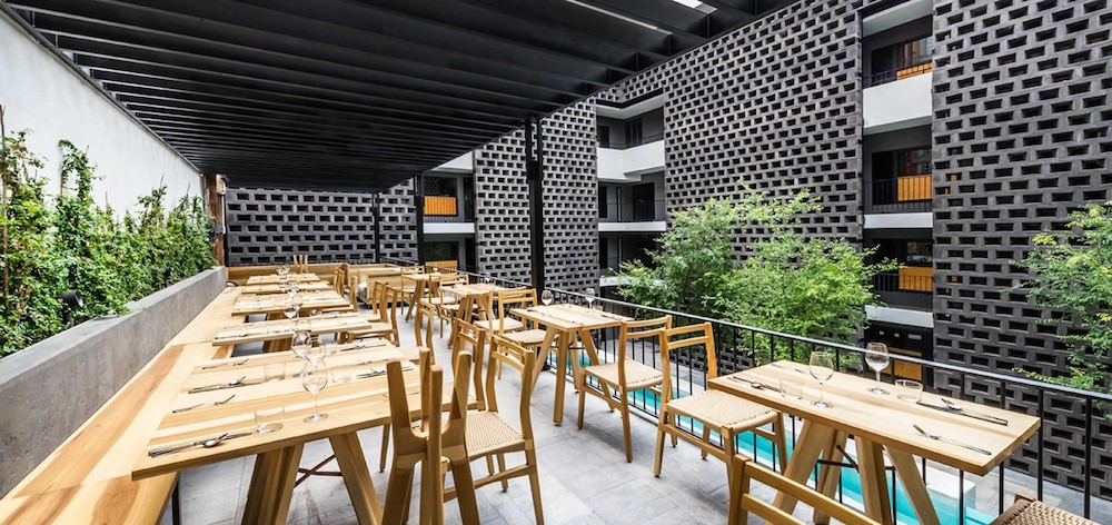 Carlota Hotel 38/50