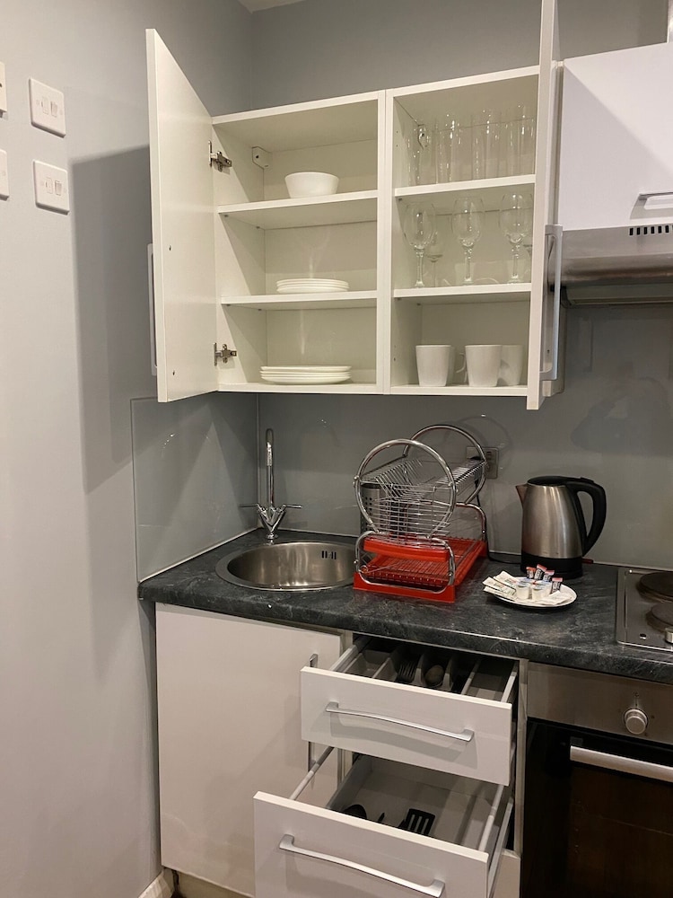Easy Lets - Showcase Apartments 42/45
