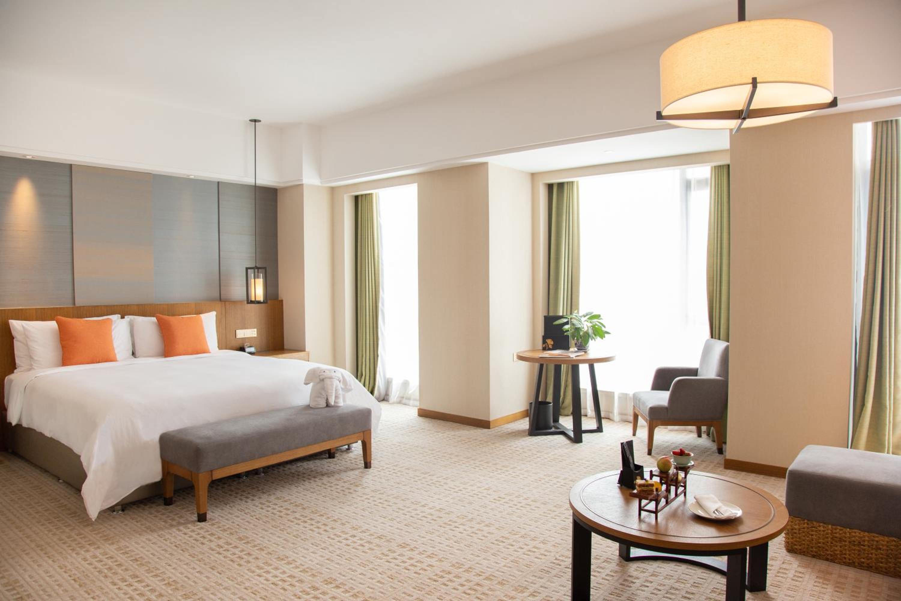 Classic, King Bed, Atrium View