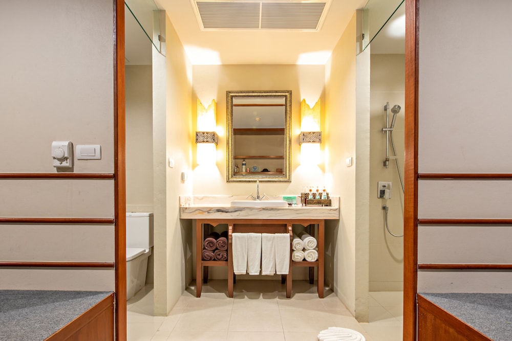 Rawai Palm Beach Resort 48/63
