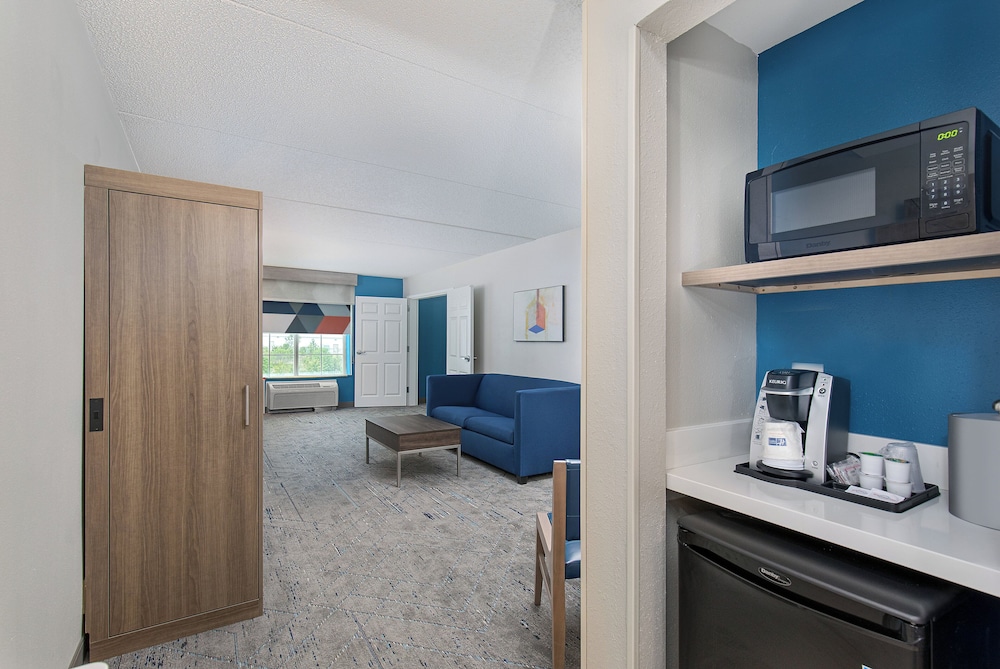 Holiday Inn Express Hotel and Suites Columbus At Northlake 57/57