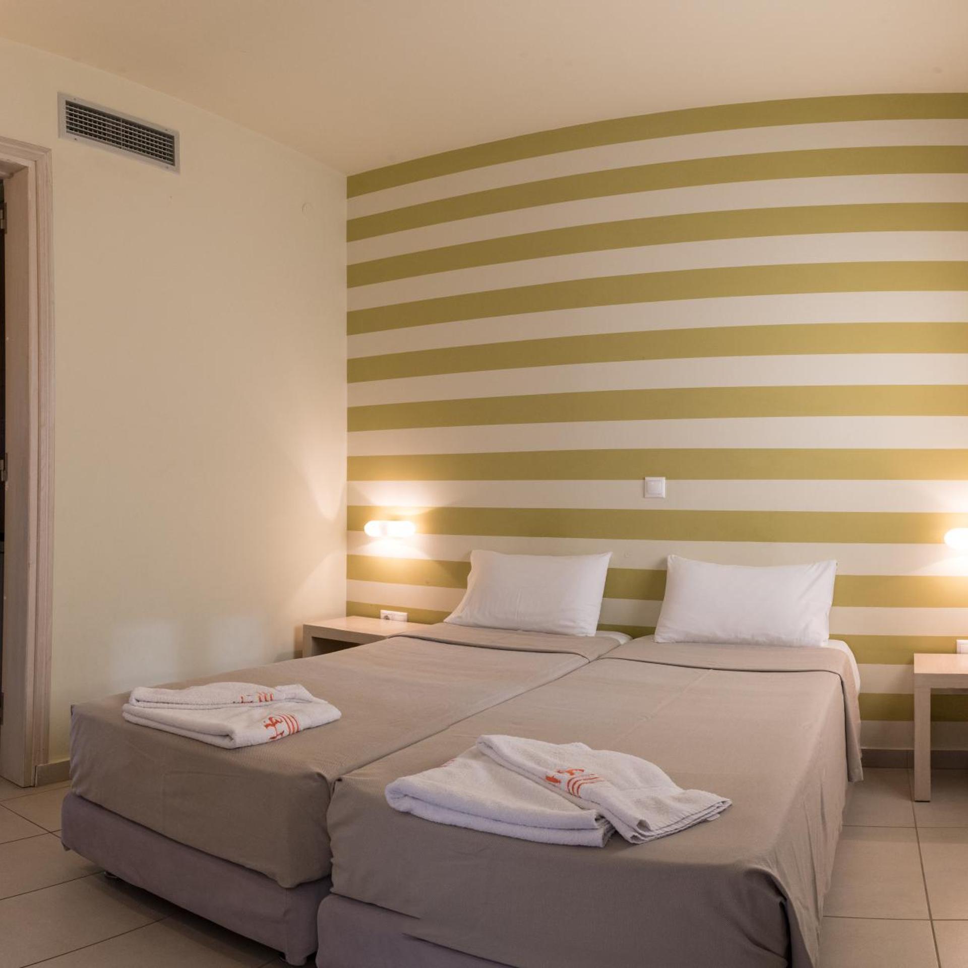 Room, Quadruple