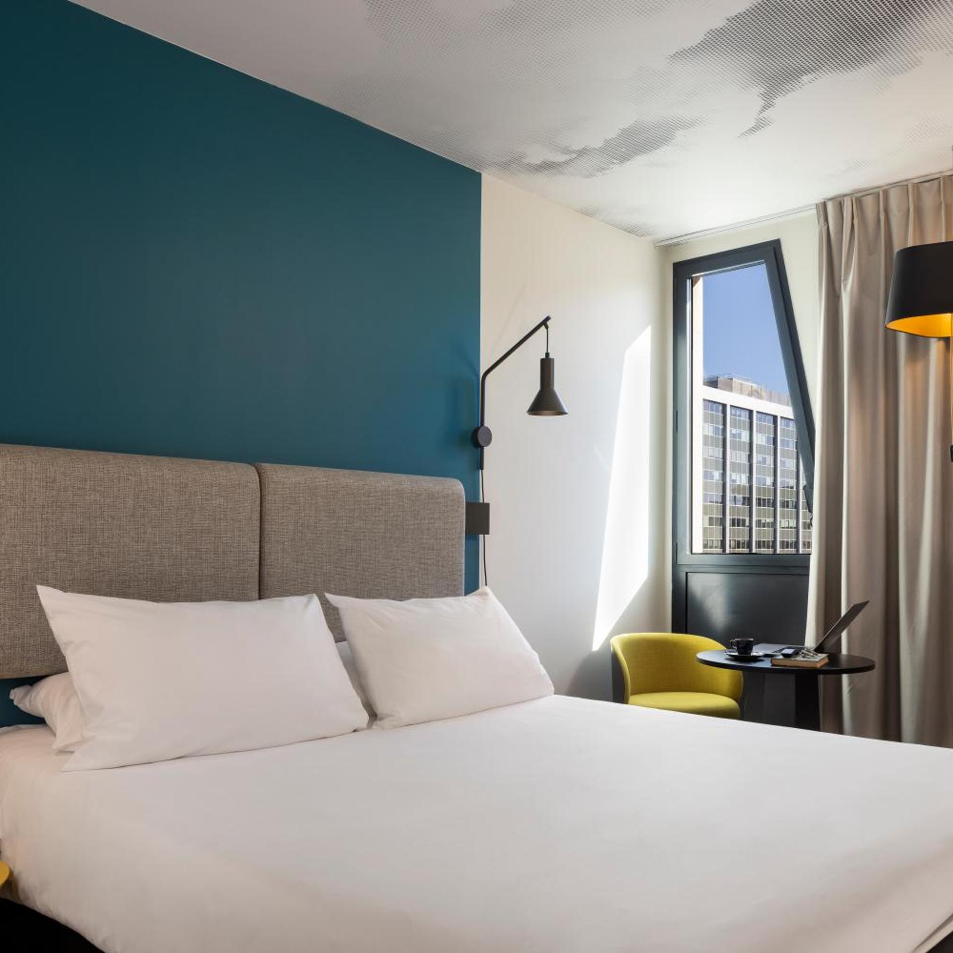 Adjoining, Standard, Double Bed