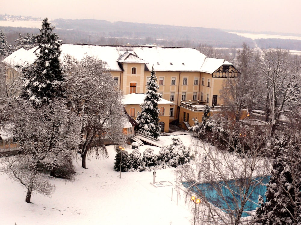 HUNGUEST HOTEL HELIOS 52/56