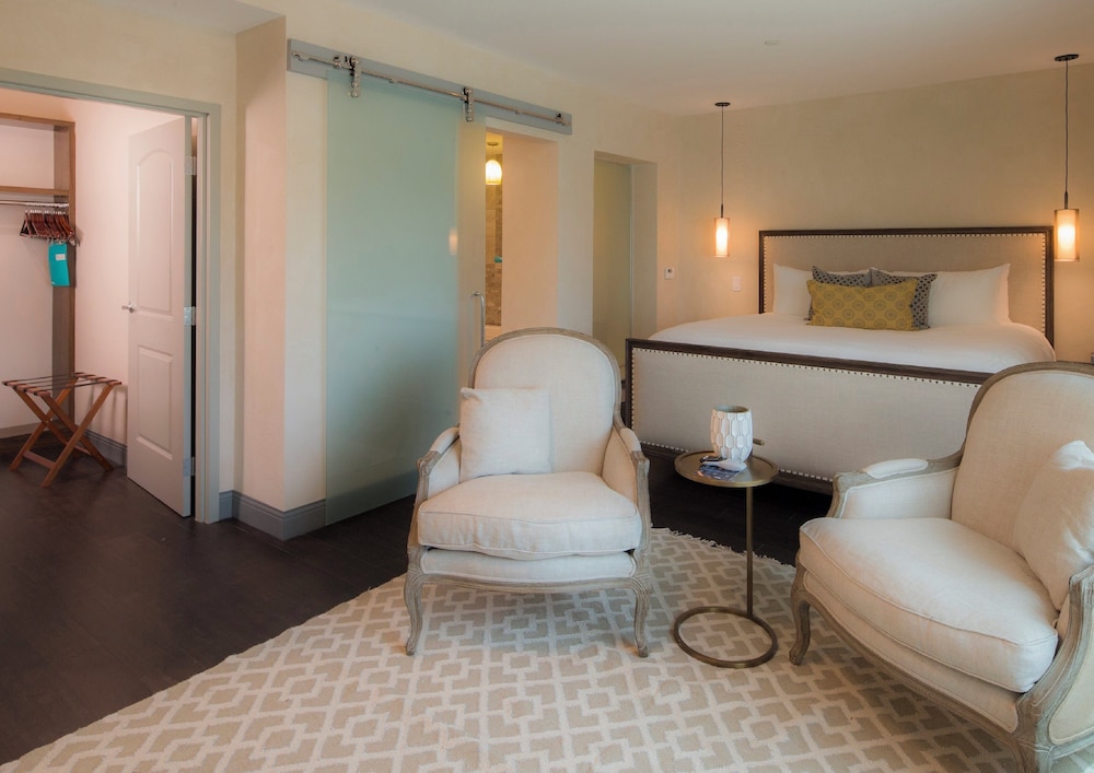 Suite, King Bed, Living and Dining Areas