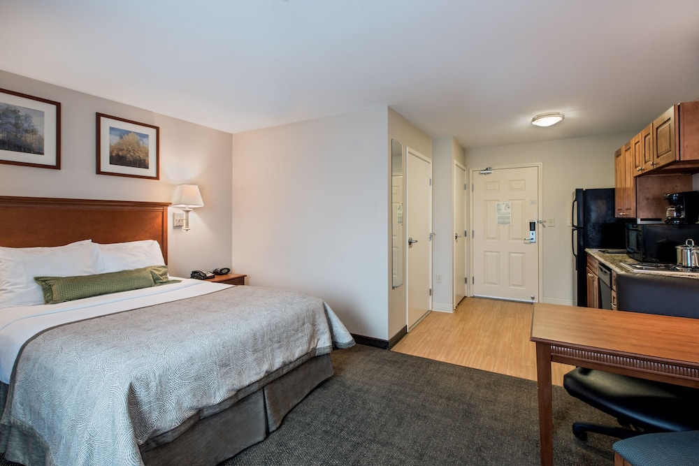 Candlewood Suites Perrysburg 20/53
