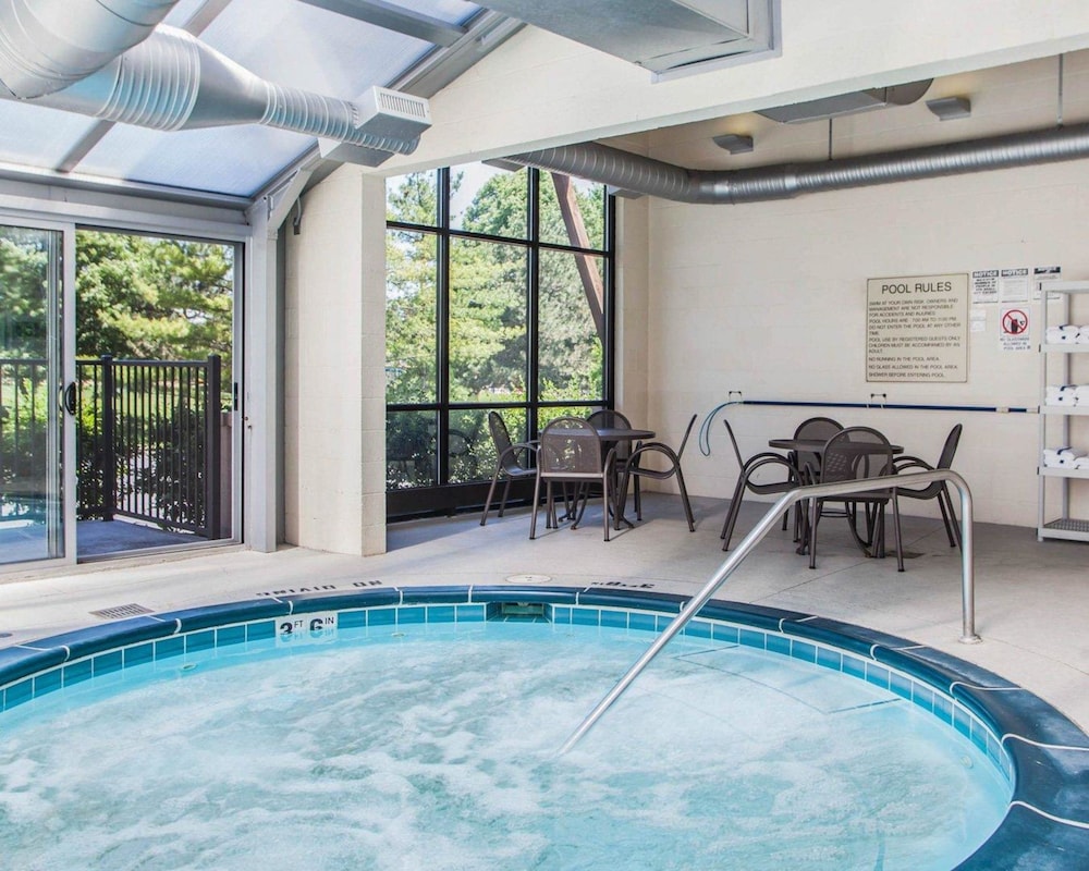 Quality Inn & Suites Peoria 27/50